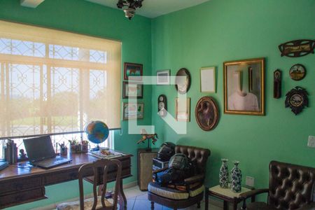 Casa à venda com 329m², 4 quartos e 16 vagas Casa à venda com 329m², 4 quartos e 16 vagasEscritório