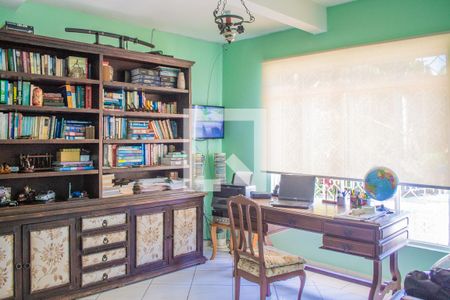 Casa à venda com 329m², 4 quartos e 16 vagas Casa à venda com 329m², 4 quartos e 16 vagasEscritório