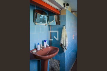 Casa à venda com 329m², 4 quartos e 16 vagas Casa à venda com 329m², 4 quartos e 16 vagasBanheiro externo