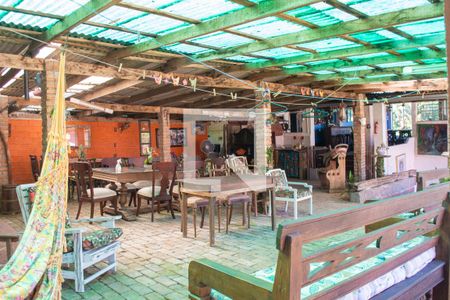 Casa à venda com 329m², 4 quartos e 16 vagas Casa à venda com 329m², 4 quartos e 16 vagasÁrea Externa