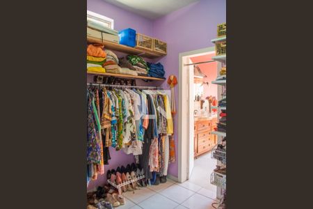 Casa à venda com 329m², 4 quartos e 16 vagas Casa à venda com 329m², 4 quartos e 16 vagasSuíte