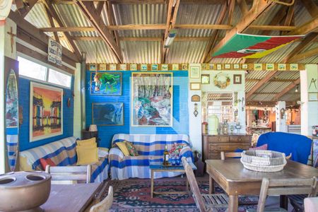 Casa à venda com 329m², 4 quartos e 16 vagas Casa à venda com 329m², 4 quartos e 16 vagasÁrea Externa