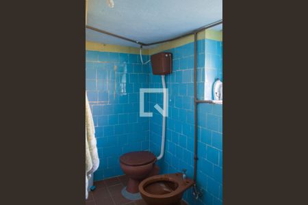 Casa à venda com 329m², 4 quartos e 16 vagas Casa à venda com 329m², 4 quartos e 16 vagasBanheiro externo