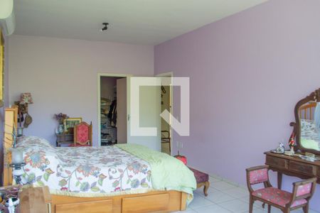 Casa à venda com 329m², 4 quartos e 16 vagas Casa à venda com 329m², 4 quartos e 16 vagasSuíte