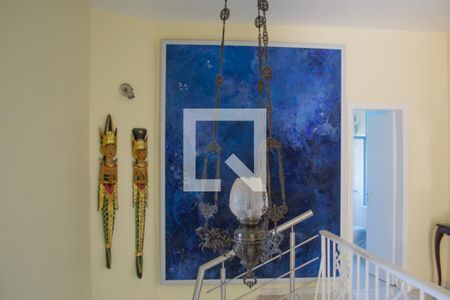 Casa à venda com 329m², 4 quartos e 16 vagas Casa à venda com 329m², 4 quartos e 16 vagasEscada