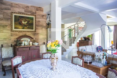 Casa à venda com 329m², 4 quartos e 16 vagas Casa à venda com 329m², 4 quartos e 16 vagasSala