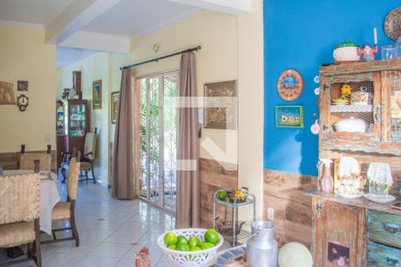 Casa à venda com 329m², 4 quartos e 16 vagas Casa à venda com 329m², 4 quartos e 16 vagasCozinha