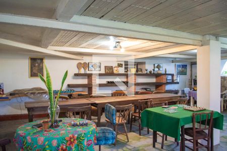 Casa à venda com 329m², 4 quartos e 16 vagas Casa à venda com 329m², 4 quartos e 16 vagasÁrea Externa