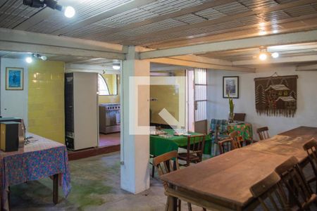 Casa à venda com 329m², 4 quartos e 16 vagas Casa à venda com 329m², 4 quartos e 16 vagasÁrea Externa