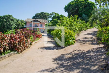 Casa à venda com 329m², 4 quartos e 16 vagas Casa à venda com 329m², 4 quartos e 16 vagasÁrea Externa