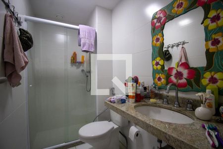 Apartamento à venda com 84m², 3 quartos e 1 vaga Apartamento à venda com 84m², 3 quartos e 1 vagaBanheiro Social