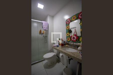 Apartamento à venda com 84m², 3 quartos e 1 vaga Apartamento à venda com 84m², 3 quartos e 1 vagaBanheiro Social