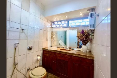 Apartamento à venda com 130m², 2 quartos e sem vagaBanheiro social