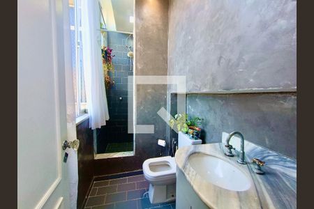 Apartamento à venda com 130m², 2 quartos e sem vagaSuíte banheiro