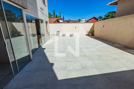 Apartamento à venda com 153m², 3 quartos e 2 vagasArea comum: salão de festas, piscina