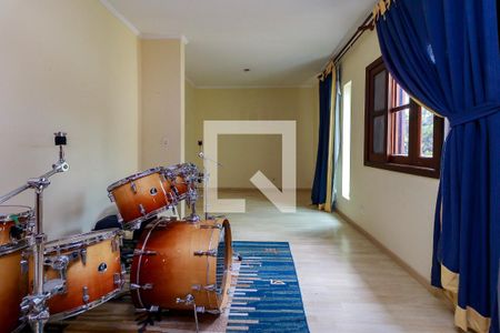 Casa à venda com 243m², 4 quartos e 5 vagasSuíte 2