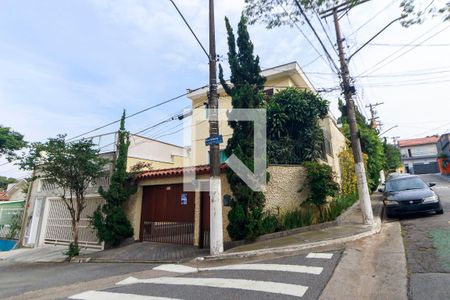Casa à venda com 243m², 4 quartos e 5 vagasFachada