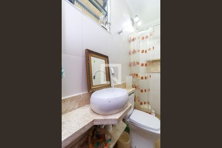 Casa à venda com 243m², 4 quartos e 5 vagasEdícula - Banheiro