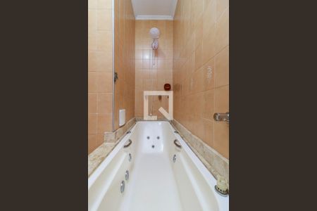 Casa à venda com 243m², 4 quartos e 5 vagasSuíte 1 - Banheiro