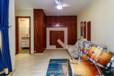 Casa à venda com 243m², 4 quartos e 5 vagasSuíte 2