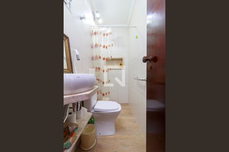 Casa à venda com 243m², 4 quartos e 5 vagasEdícula - Banheiro