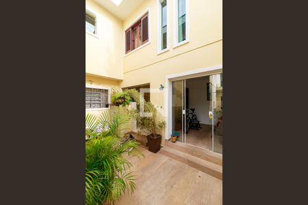 Casa à venda com 243m², 4 quartos e 5 vagasQuintal