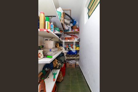 Casa à venda com 243m², 4 quartos e 5 vagasDeposito