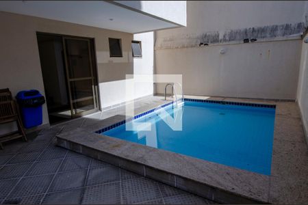 Apartamento para alugar com 100m², 3 quartos e 2 vagas Apartamento para alugar com 100m², 3 quartos e 2 vagasÁrea comum - piscina