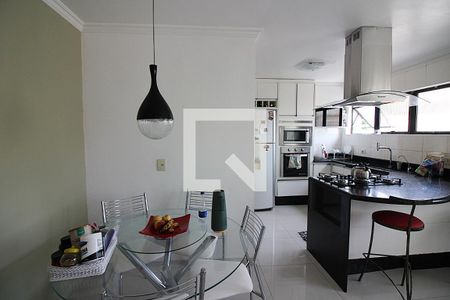 Apartamento à venda com 180m², 3 quartos e 4 vagasCopa e Cozinha