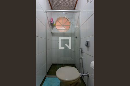 Casa de condomínio à venda com 555m², 4 quartos e 4 vagas Casa de condomínio à venda com 555m², 4 quartos e 4 vagasBanheiro da Suíte 1