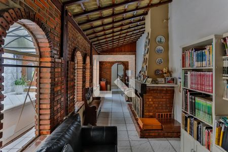Casa de condomínio à venda com 555m², 4 quartos e 4 vagas Casa de condomínio à venda com 555m², 4 quartos e 4 vagasCorredor