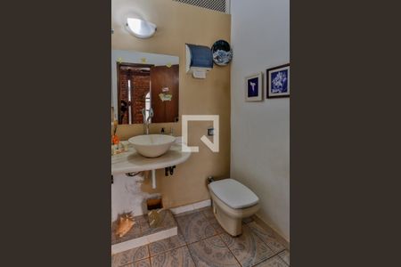 Casa de condomínio à venda com 555m², 4 quartos e 4 vagas Casa de condomínio à venda com 555m², 4 quartos e 4 vagasLavabo