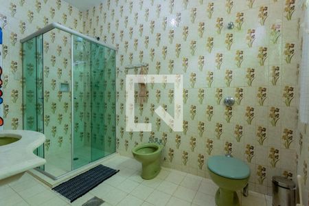 Casa de condomínio à venda com 555m², 4 quartos e 4 vagas Casa de condomínio à venda com 555m², 4 quartos e 4 vagasBanheiro da Suíte 3