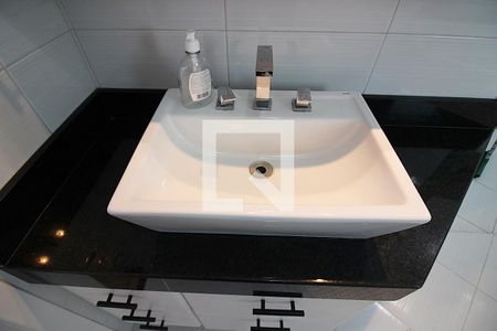 Casa à venda com 300m², 3 quartos e 4 vagasSuíte 1 Banheiro