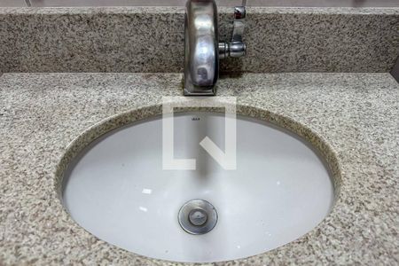 Casa à venda com 200m², 3 quartos e 2 vagas Casa à venda com 200m², 3 quartos e 2 vagasBanheiro