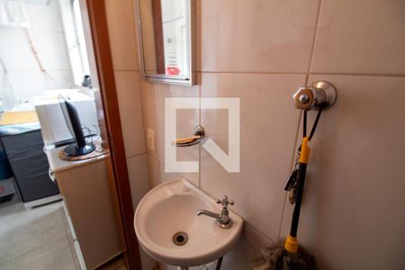 Apartamento à venda com 70m², 2 quartos e 2 vagas Apartamento à venda com 70m², 2 quartos e 2 vagasBanheiro de serviço