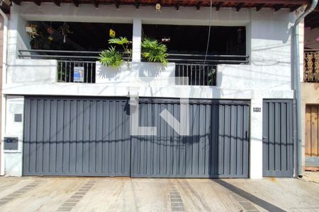 Casa à venda com 160m², 3 quartos e 3 vagasFachada