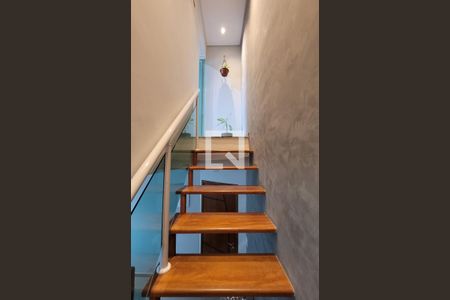 Apartamento à venda com 108m², 2 quartos e 1 vaga Apartamento à venda com 108m², 2 quartos e 1 vagaEscada