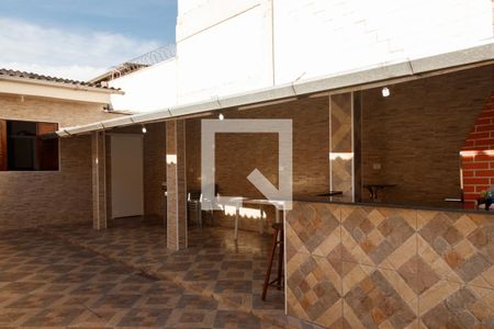 Casa à venda com 280m², 5 quartos e 4 vagas Casa à venda com 280m², 5 quartos e 4 vagasÁrea Externa