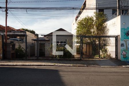 Casa à venda com 280m², 5 quartos e 4 vagas Casa à venda com 280m², 5 quartos e 4 vagasFachada