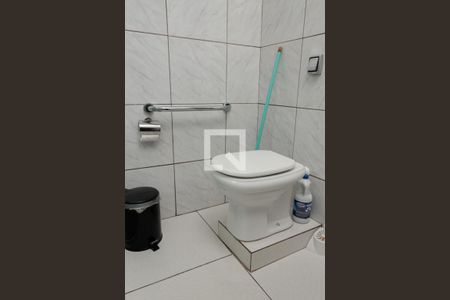 Casa à venda com 280m², 5 quartos e 4 vagas Casa à venda com 280m², 5 quartos e 4 vagasBanheiro