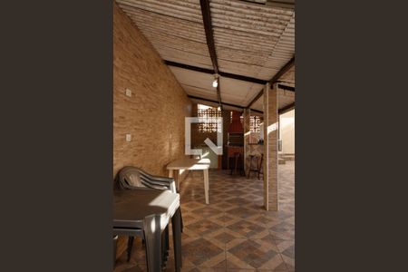 Casa à venda com 280m², 5 quartos e 4 vagas Casa à venda com 280m², 5 quartos e 4 vagasÁrea Externa