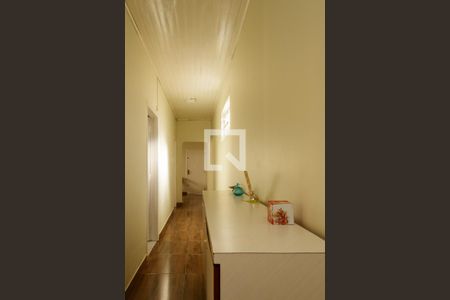 Casa à venda com 280m², 5 quartos e 4 vagas Casa à venda com 280m², 5 quartos e 4 vagasCorredor