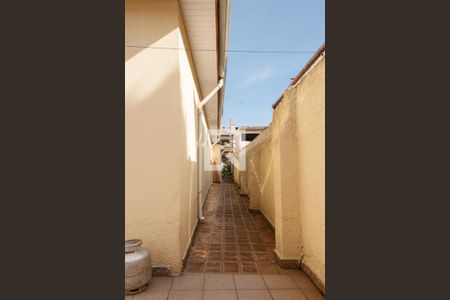 Casa à venda com 280m², 5 quartos e 4 vagas Casa à venda com 280m², 5 quartos e 4 vagasCorredor