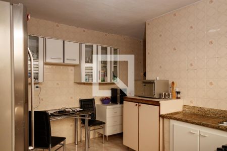 Casa à venda com 280m², 5 quartos e 4 vagas Casa à venda com 280m², 5 quartos e 4 vagasCozinha