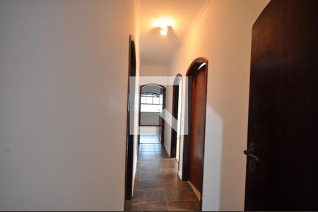 Casa para alugar com 200m², 3 quartos e 3 vagasCorredor