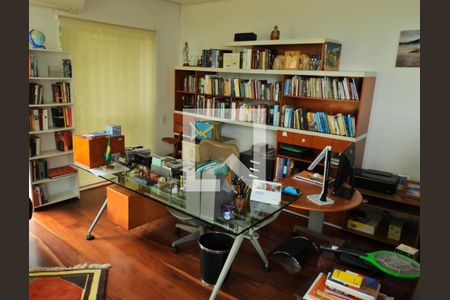 Casa para alugar com 344m², 4 quartos e 4 vagasEscritório