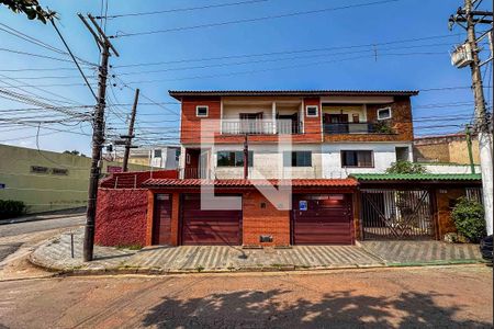 Casa à venda com 175m², 3 quartos e 4 vagas Casa à venda com 175m², 3 quartos e 4 vagasFachada