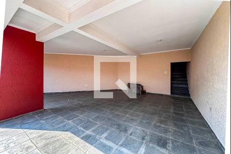 Casa à venda com 175m², 3 quartos e 4 vagas Casa à venda com 175m², 3 quartos e 4 vagasGaragem e quintal