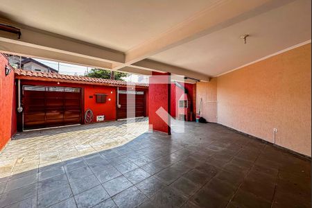 Casa à venda com 175m², 3 quartos e 4 vagas Casa à venda com 175m², 3 quartos e 4 vagasGaragem e quintal